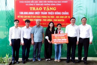 Trao tặng kinh phí xây nhà cho học sinh có hoàn cảnh khó khăn ở Phú Lương